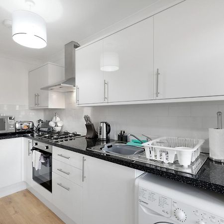 Pinewood Studios, Iver Slough Heathrow 1 & 2 Bedroom Apartments With Parking By Arista Living Exteriör bild