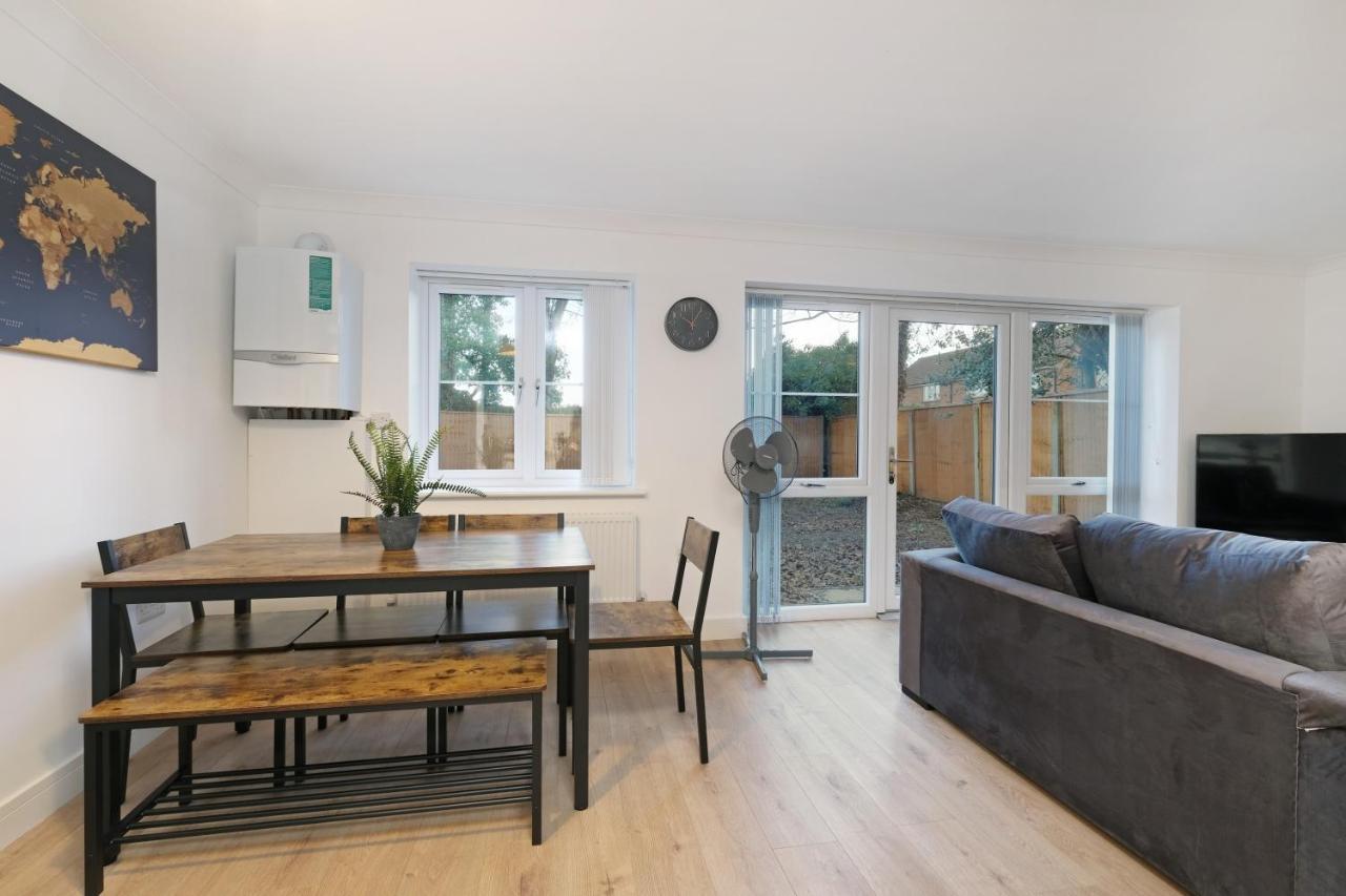 Pinewood Studios, Iver Slough Heathrow 1 & 2 Bedroom Apartments With Parking By Arista Living Exteriör bild