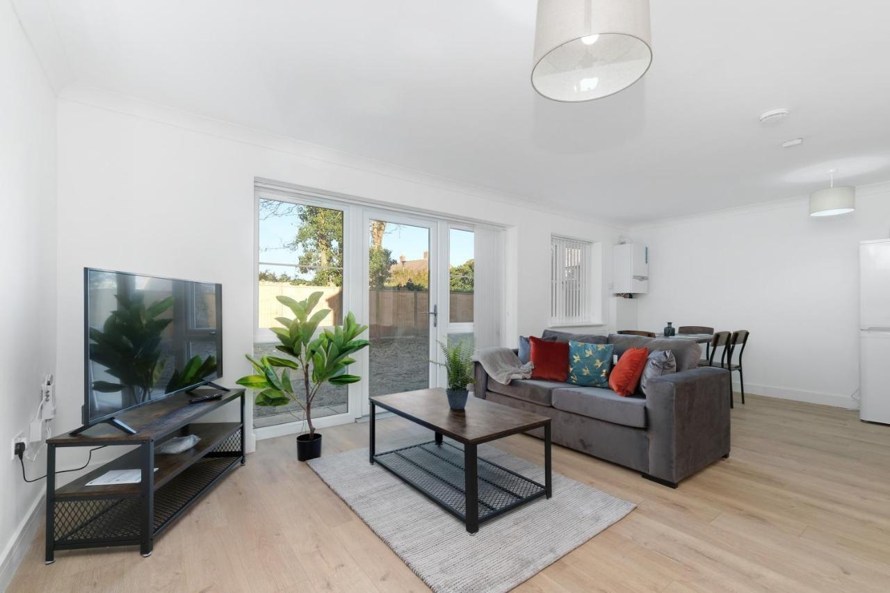 Pinewood Studios, Iver Slough Heathrow 1 & 2 Bedroom Apartments With Parking By Arista Living Exteriör bild