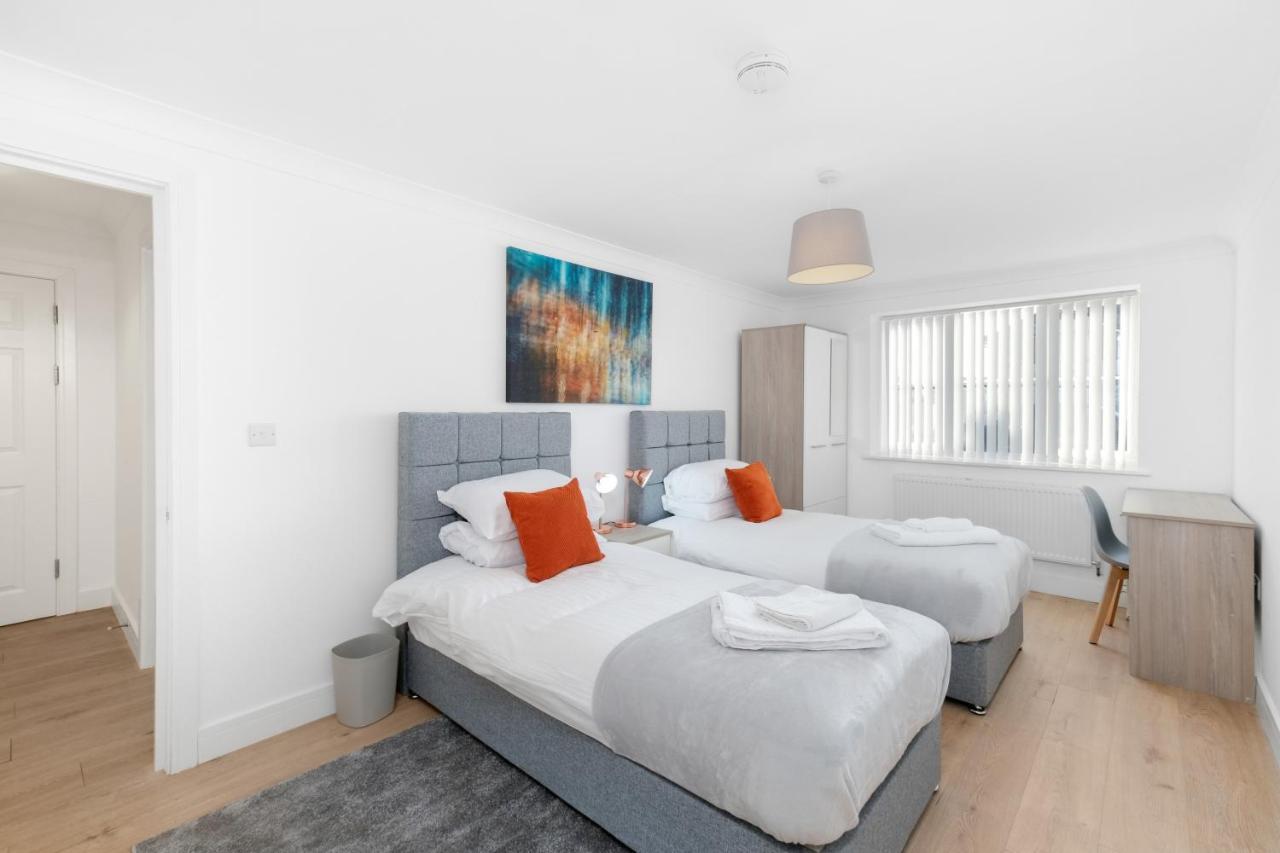 Pinewood Studios, Iver Slough Heathrow 1 & 2 Bedroom Apartments With Parking By Arista Living Exteriör bild