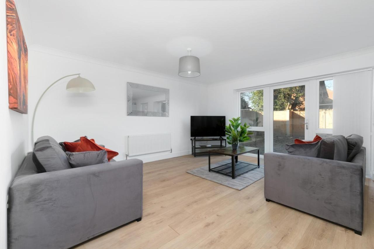 Pinewood Studios, Iver Slough Heathrow 1 & 2 Bedroom Apartments With Parking By Arista Living Exteriör bild