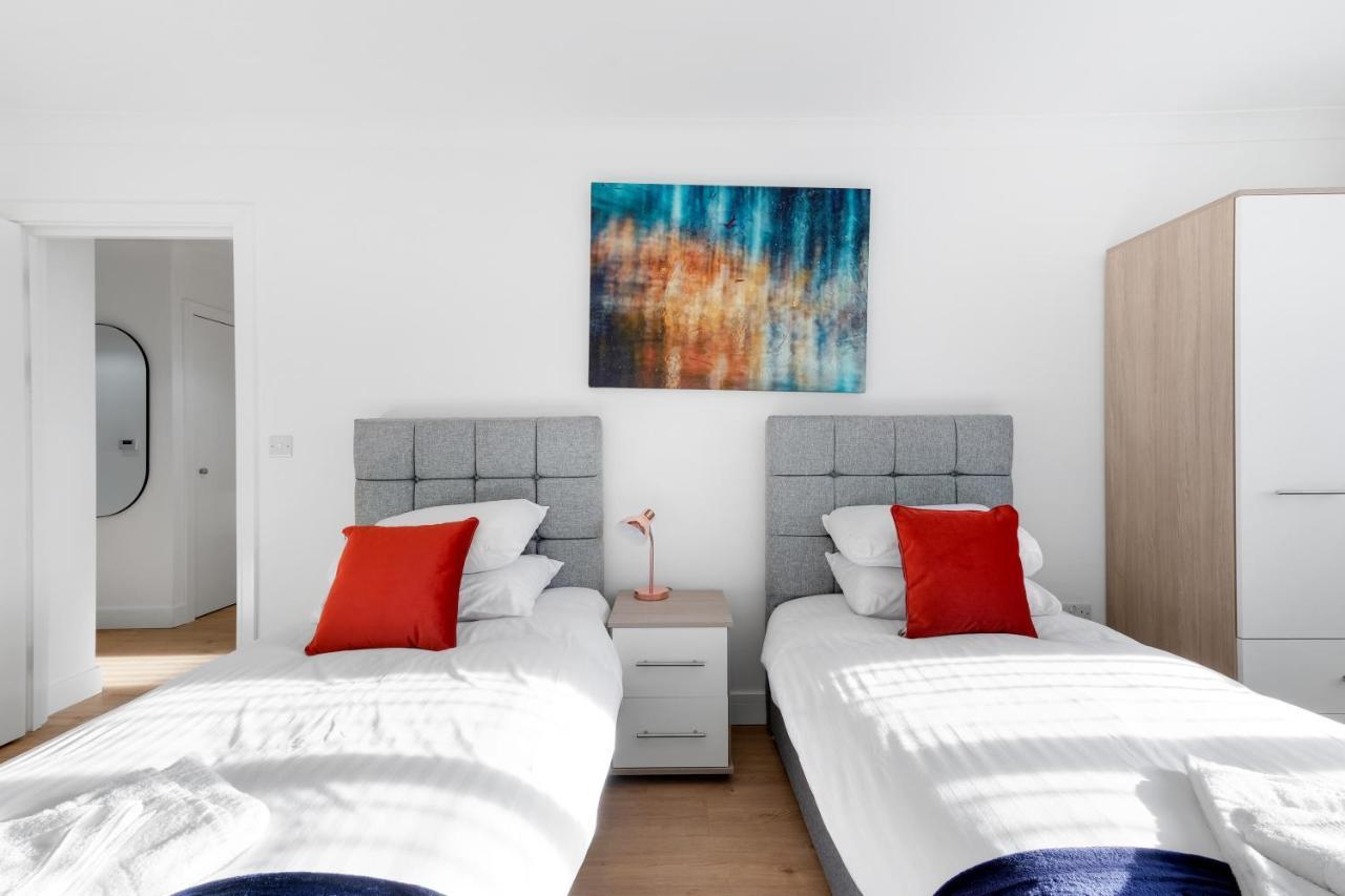 Pinewood Studios, Iver Slough Heathrow 1 & 2 Bedroom Apartments With Parking By Arista Living Exteriör bild