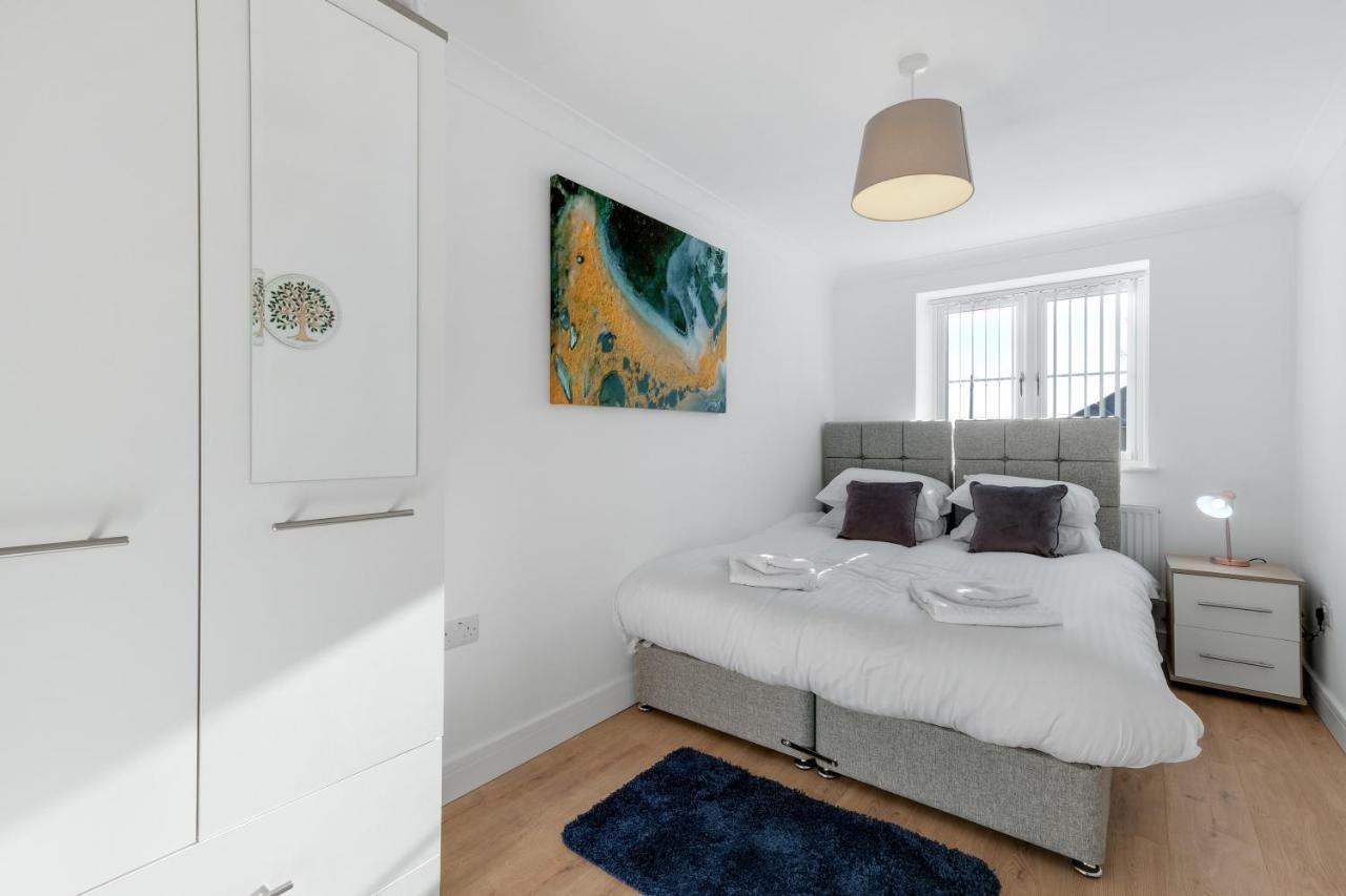Pinewood Studios, Iver Slough Heathrow 1 & 2 Bedroom Apartments With Parking By Arista Living Exteriör bild