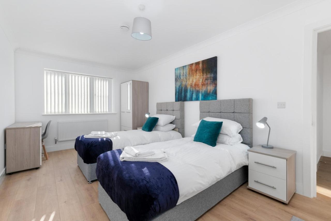 Pinewood Studios, Iver Slough Heathrow 1 & 2 Bedroom Apartments With Parking By Arista Living Exteriör bild