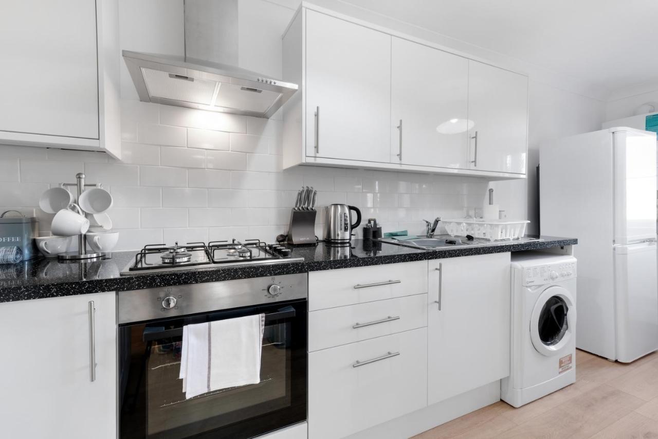 Pinewood Studios, Iver Slough Heathrow 1 & 2 Bedroom Apartments With Parking By Arista Living Exteriör bild