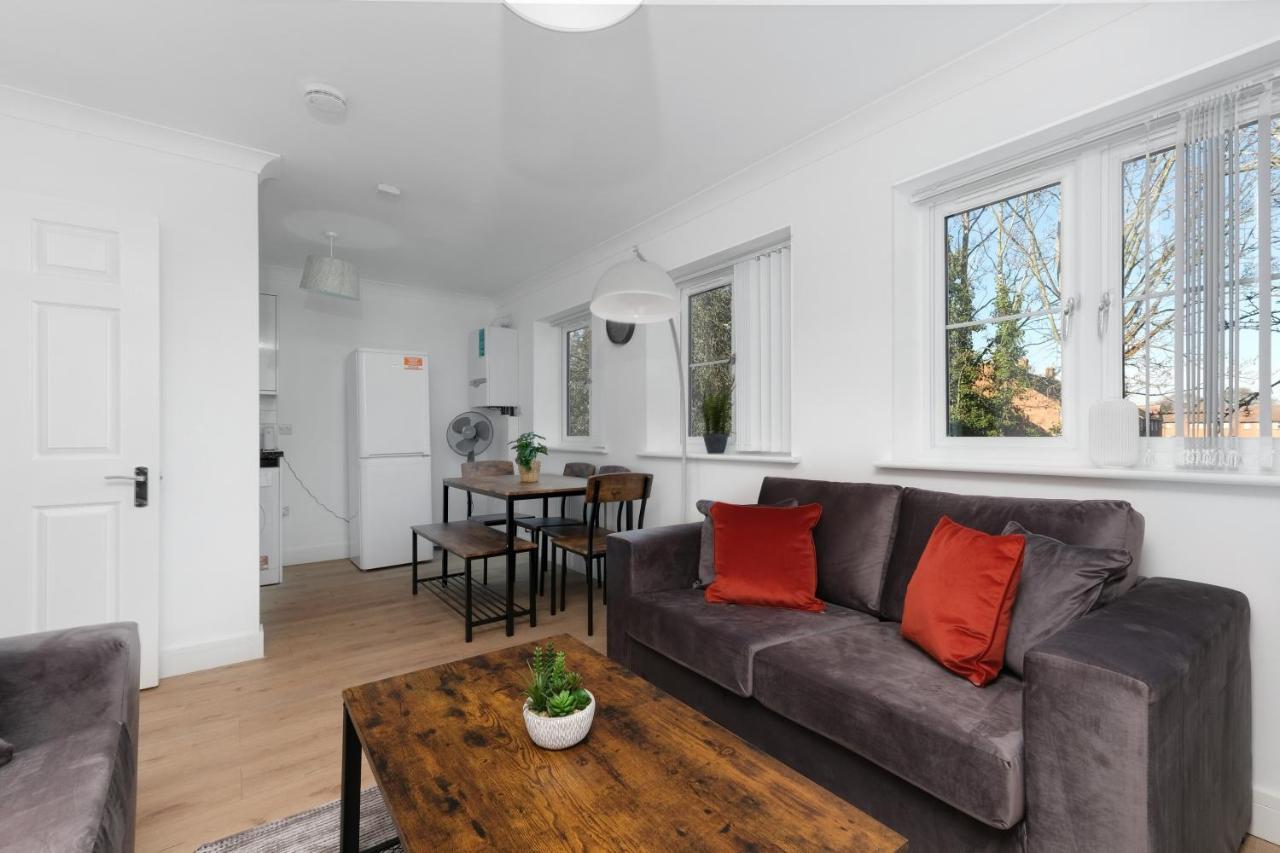 Pinewood Studios, Iver Slough Heathrow 1 & 2 Bedroom Apartments With Parking By Arista Living Exteriör bild