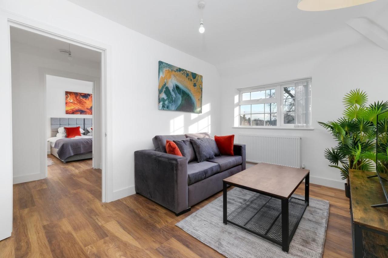 Pinewood Studios, Iver Slough Heathrow 1 & 2 Bedroom Apartments With Parking By Arista Living Exteriör bild