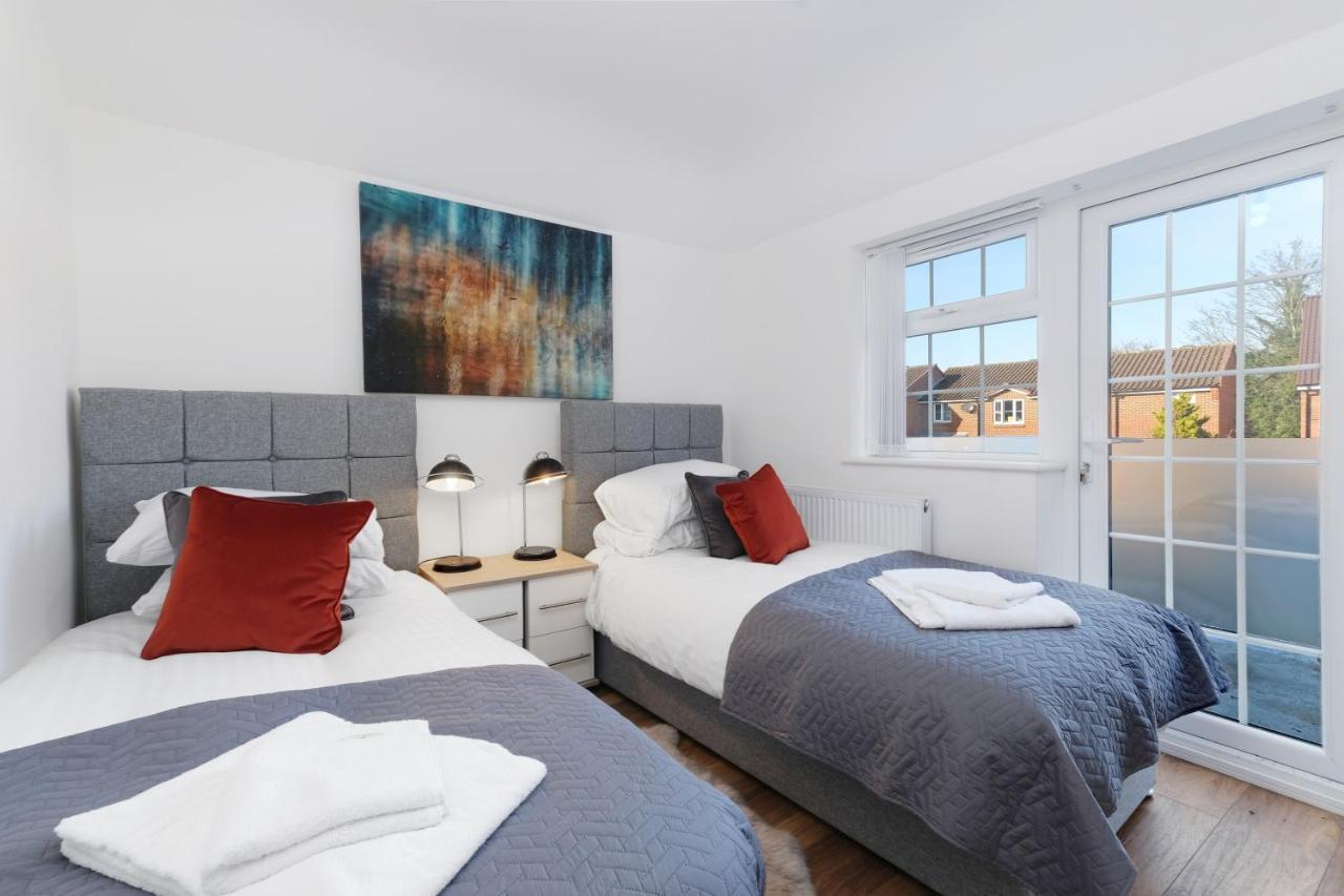 Pinewood Studios, Iver Slough Heathrow 1 & 2 Bedroom Apartments With Parking By Arista Living Exteriör bild