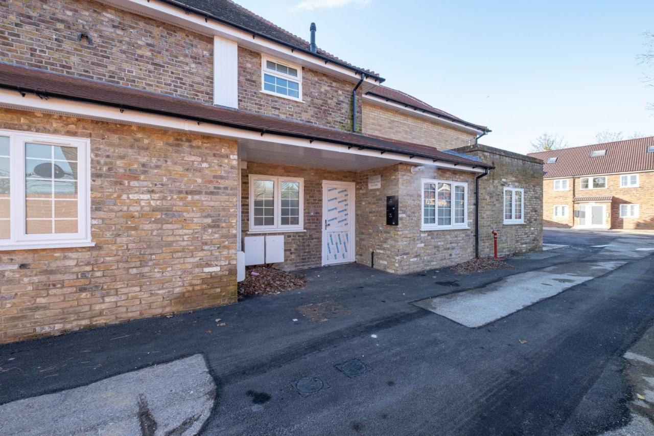 Pinewood Studios, Iver Slough Heathrow 1 & 2 Bedroom Apartments With Parking By Arista Living Exteriör bild