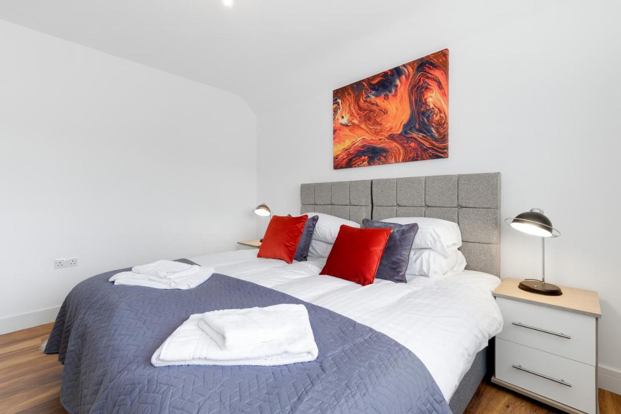 Pinewood Studios, Iver Slough Heathrow 1 & 2 Bedroom Apartments With Parking By Arista Living Exteriör bild