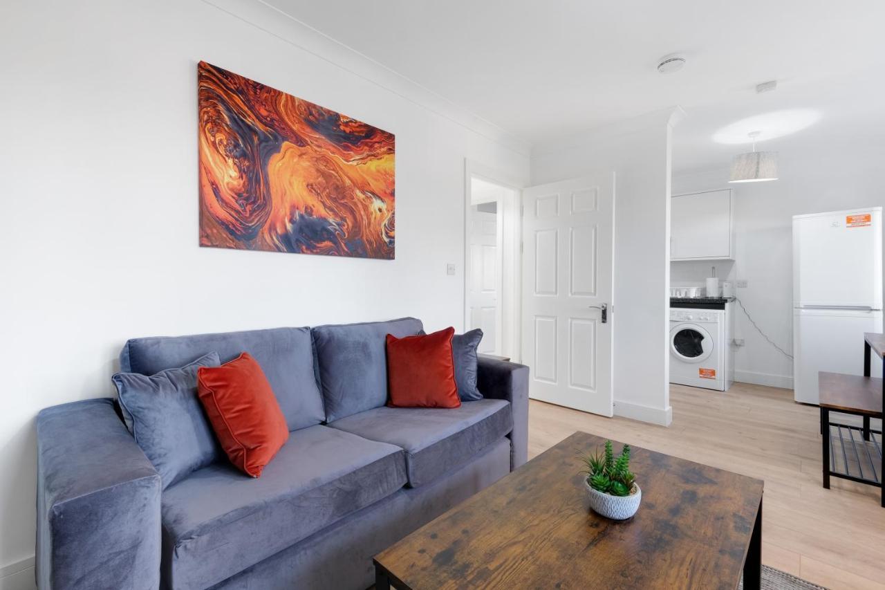 Pinewood Studios, Iver Slough Heathrow 1 & 2 Bedroom Apartments With Parking By Arista Living Exteriör bild