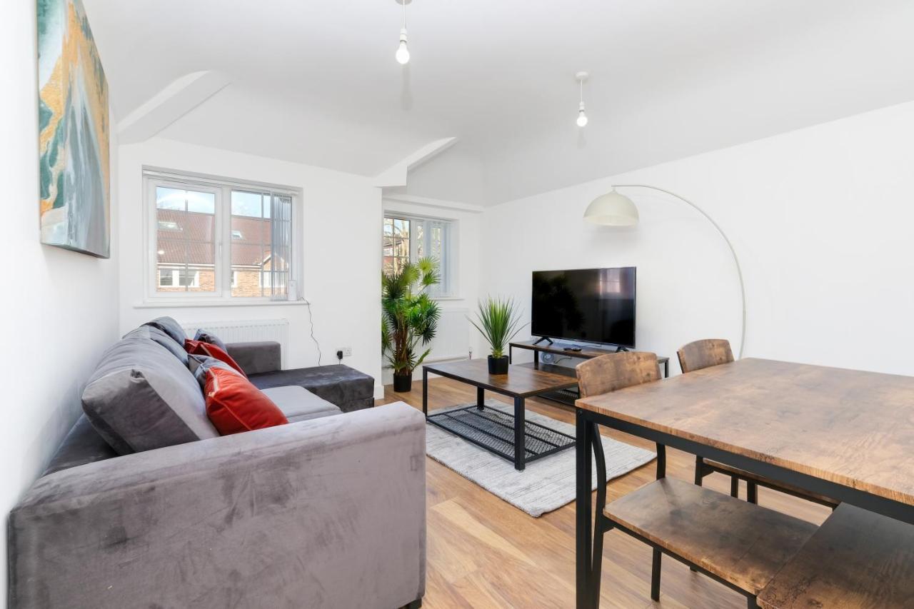 Pinewood Studios, Iver Slough Heathrow 1 & 2 Bedroom Apartments With Parking By Arista Living Exteriör bild