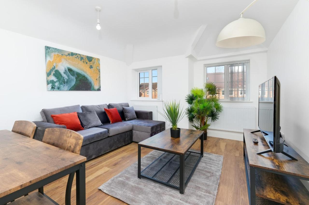 Pinewood Studios, Iver Slough Heathrow 1 & 2 Bedroom Apartments With Parking By Arista Living Exteriör bild