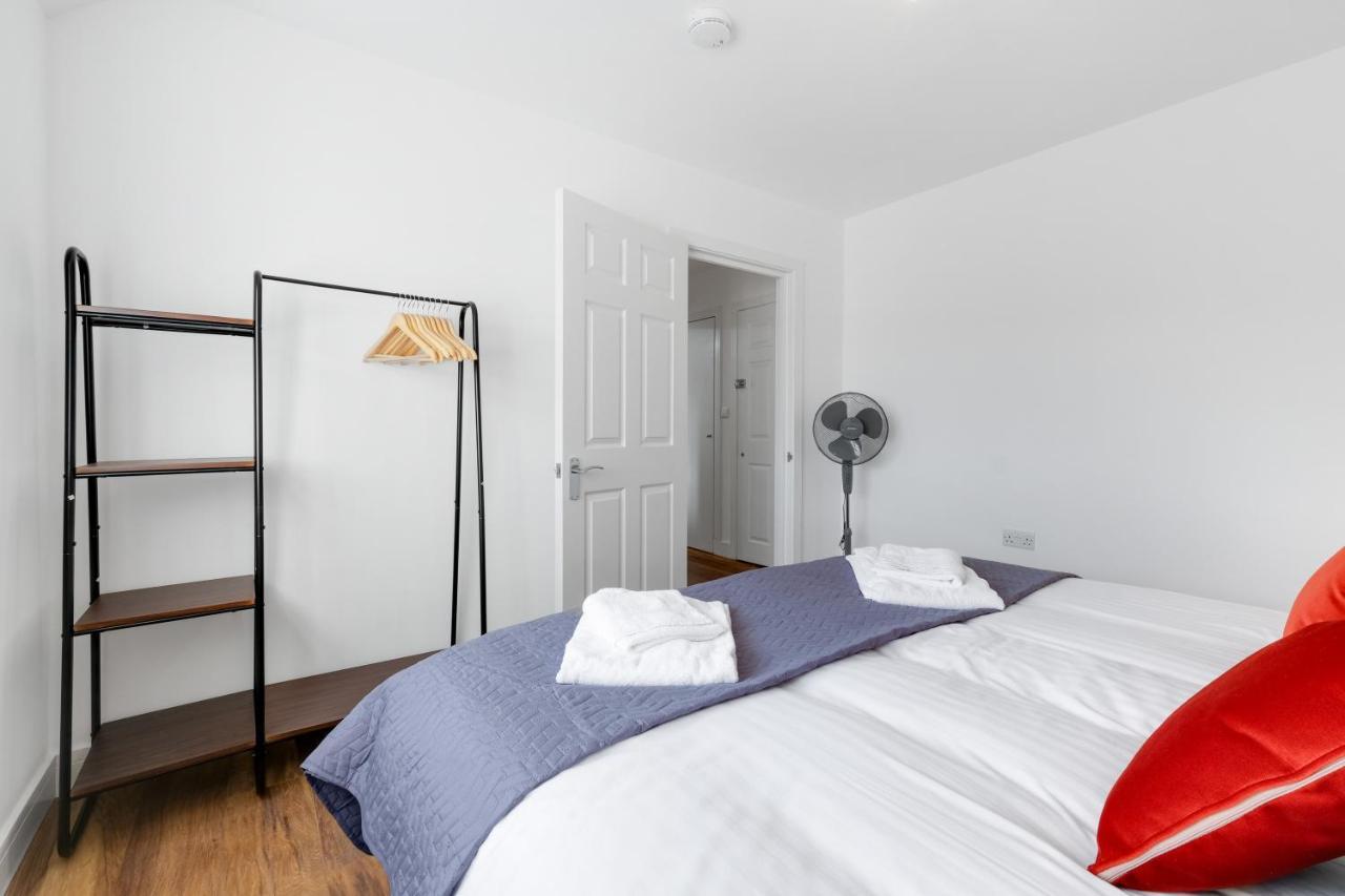 Pinewood Studios, Iver Slough Heathrow 1 & 2 Bedroom Apartments With Parking By Arista Living Exteriör bild