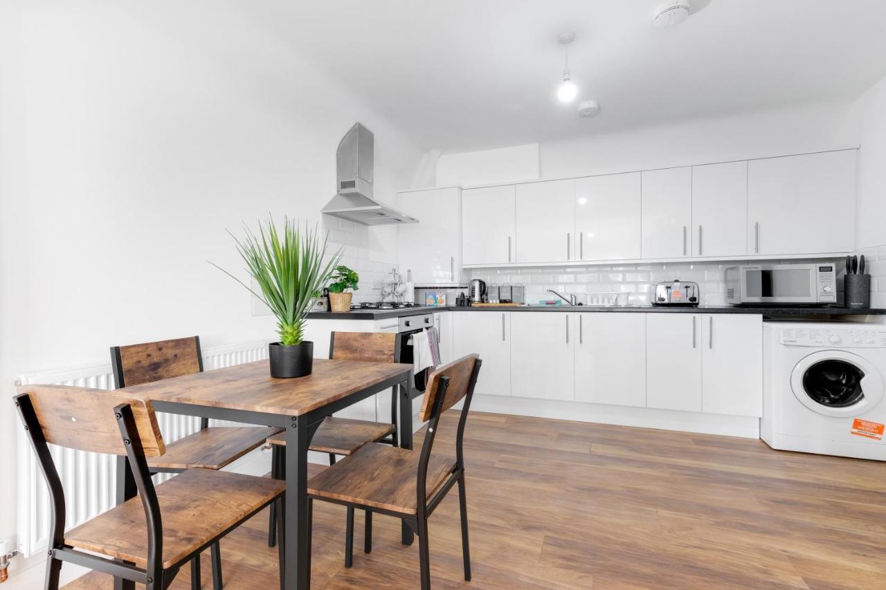 Pinewood Studios, Iver Slough Heathrow 1 & 2 Bedroom Apartments With Parking By Arista Living Exteriör bild