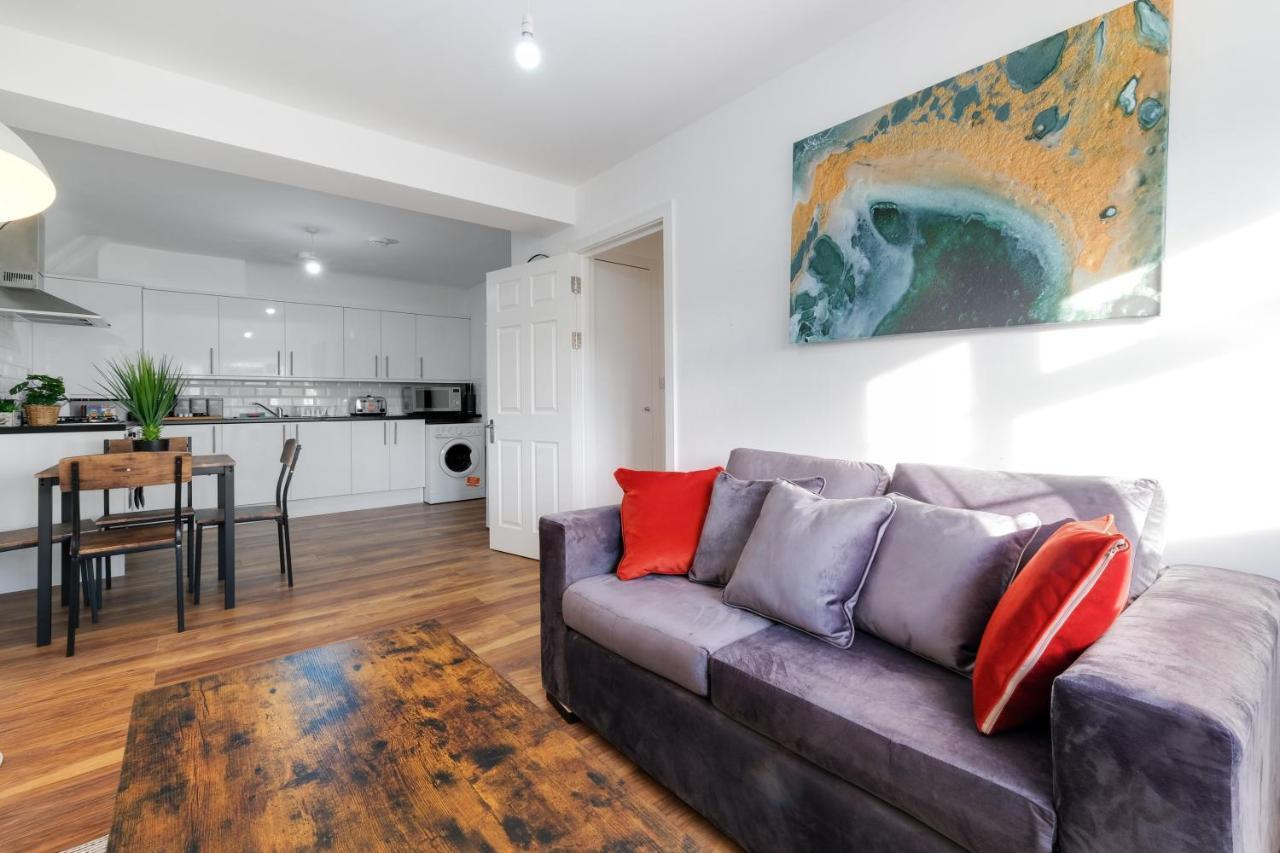 Pinewood Studios, Iver Slough Heathrow 1 & 2 Bedroom Apartments With Parking By Arista Living Exteriör bild